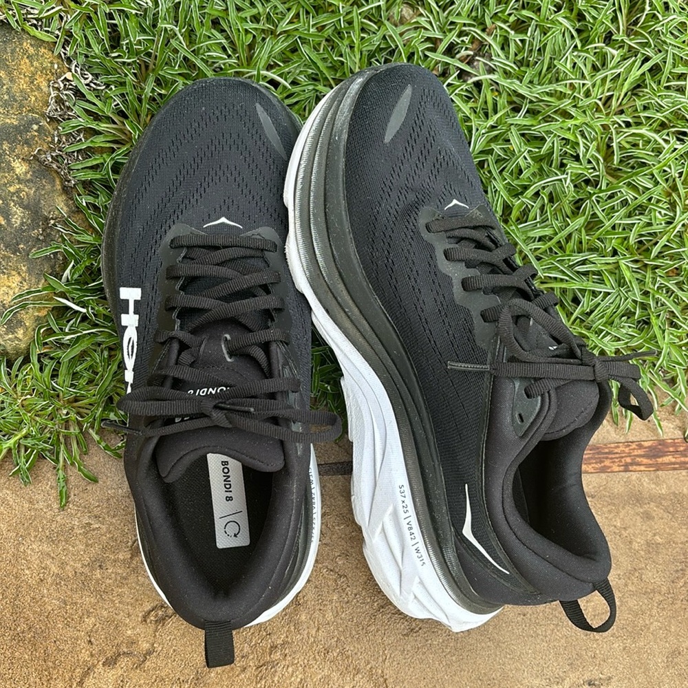 Men’s Hokas Bondi 8 pristine condition! Used only briefly for walking.